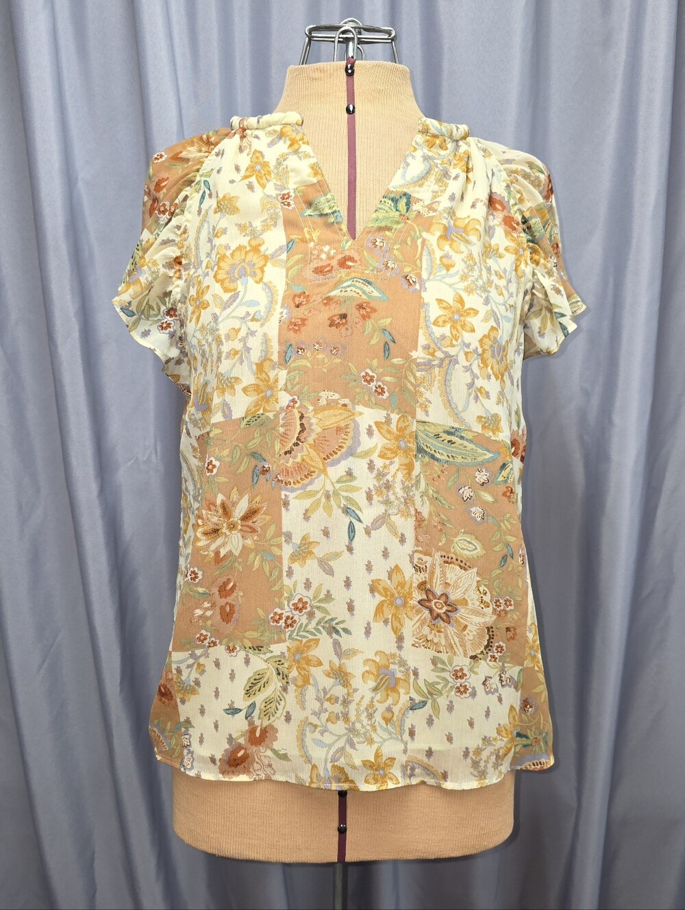 Women's Maison d'Amélie Floral Patchwork V-Neck Blouse — Cream & Tan